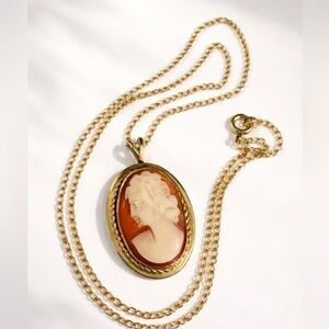 Vintage Cameo Necklace V.D. 14K Gold Filled Pendant 1/20 14K Chain Signed